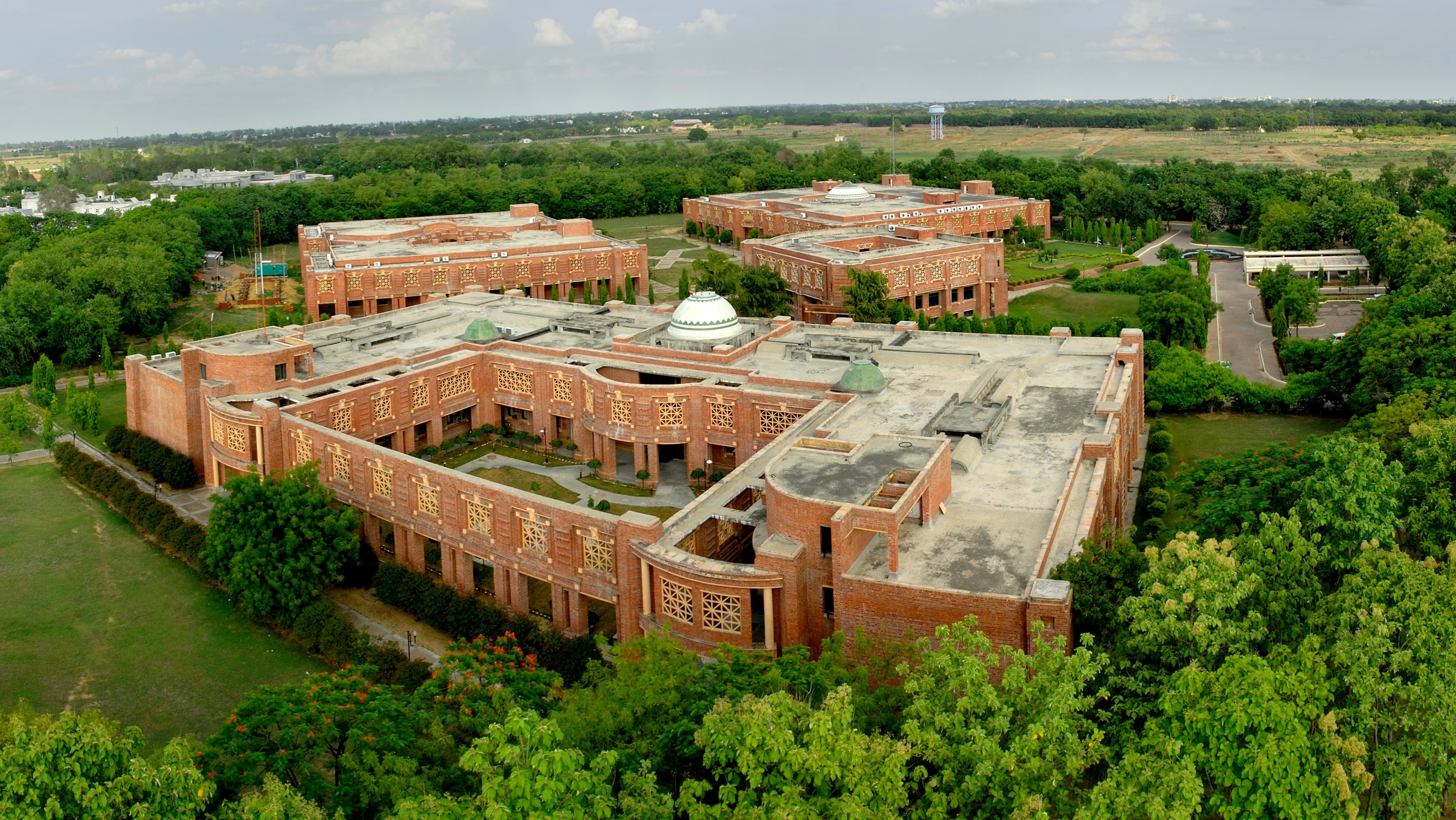 IIM Lucknow (Online)